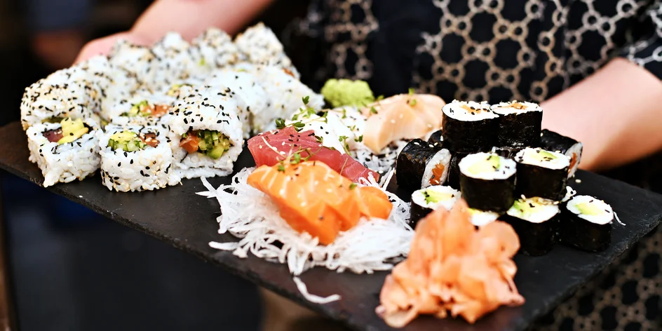 Sushi sety s klasickými i speciálními rolkami, 14–47 ks