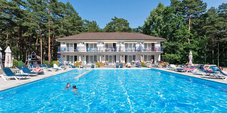Krásný baltský resort u pláže: polopenze i wellness