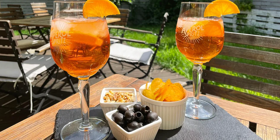 2x či 4x Aperol Spritz s olivami, oříšky i brambůrky