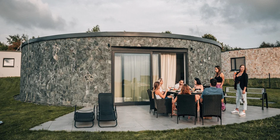 Designová kulatá vila s vířivkou až pro 6 os.