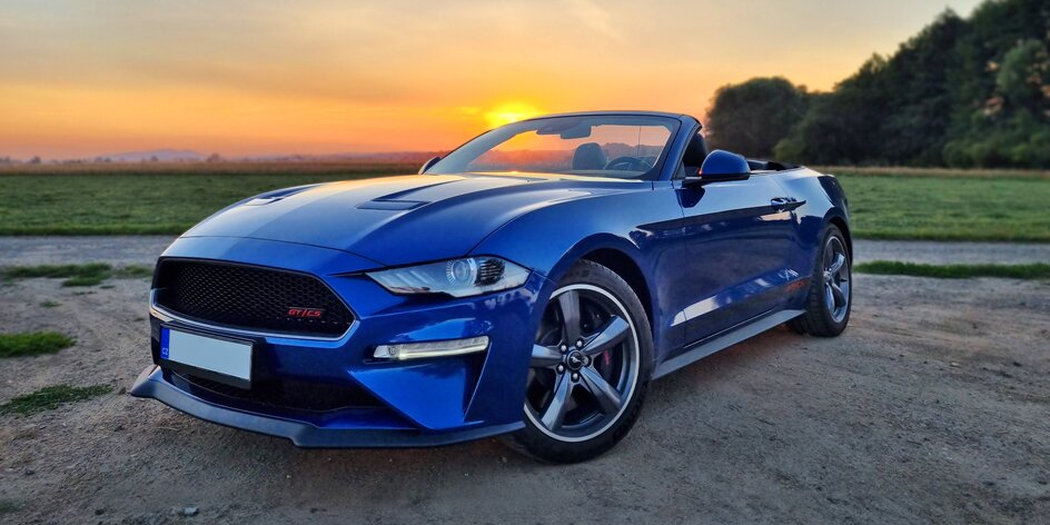 Půjčení kabrioletu Ford Mustang 5.0 V8 na 12-72 hodin