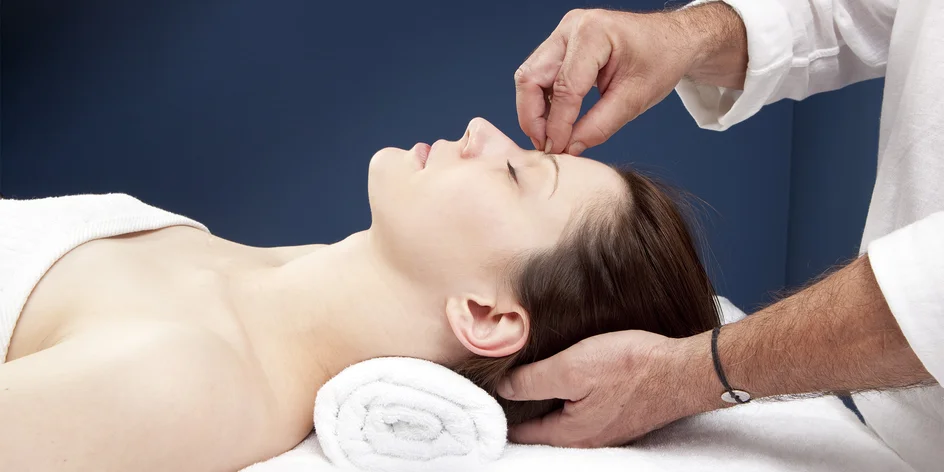 35min. masáž proti migréně a zablokovanému krku