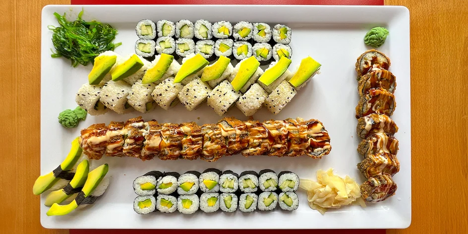 40 nebo 70 ks vege sushi včetně salátu wakame