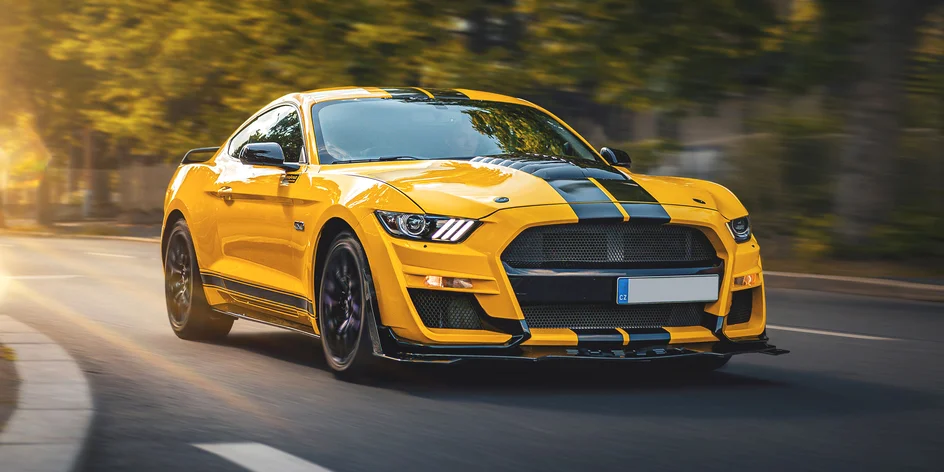 Až 50 min. v Mustangu Shelby paket GT 5.0 V8
