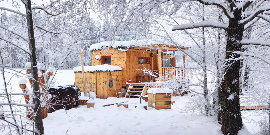 Útulná maringotka na samotě: božský klid, horké koupele