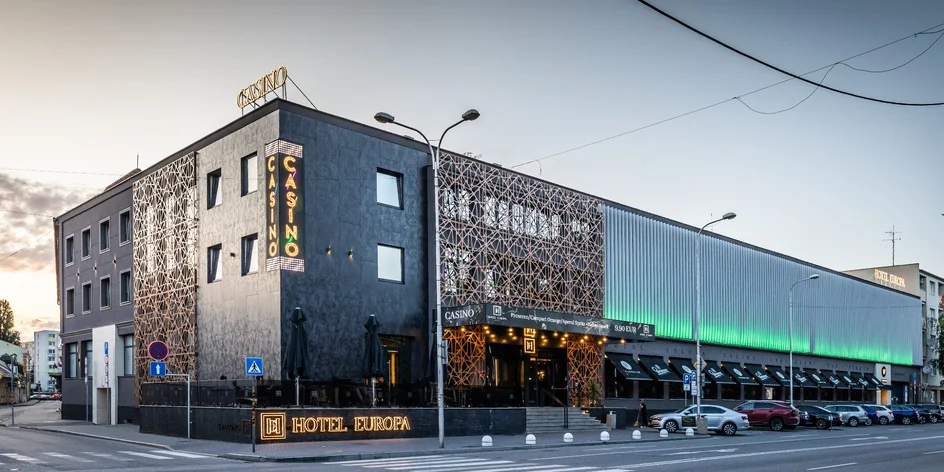 Nový exkluzívny 4* hotel s kasínom v Komárne: polpenzia aj hracie žetóny