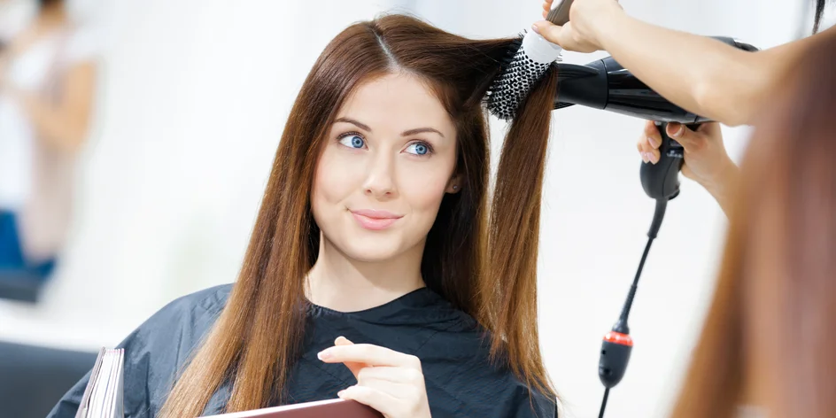 Dámský střih i barva, přeliv nebo zesvětlení