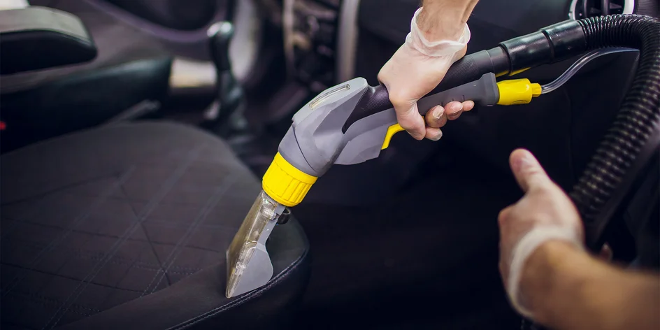 Čištění interiéru vozidla: základní, kompletní i parní