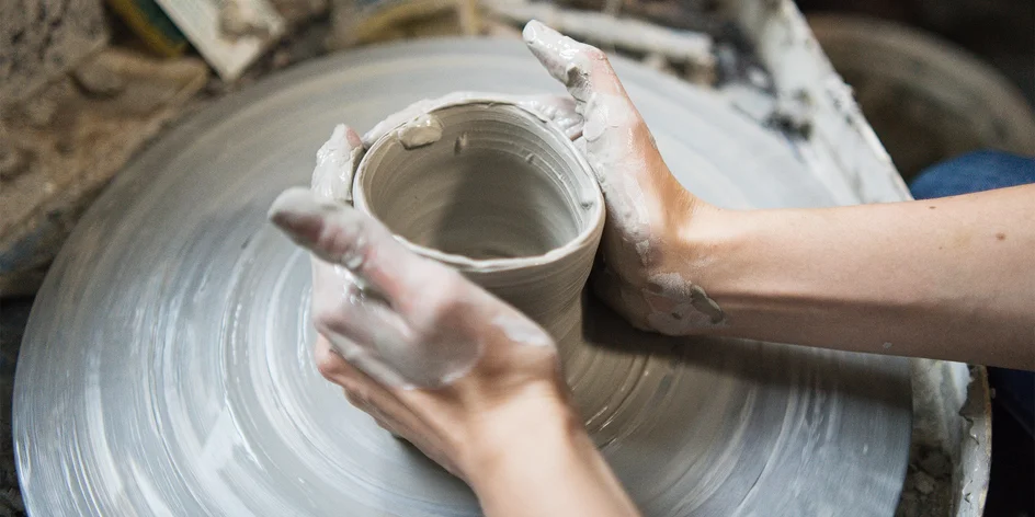 Keramický kurz: točení na kruhu i dekorování pro 1 os.