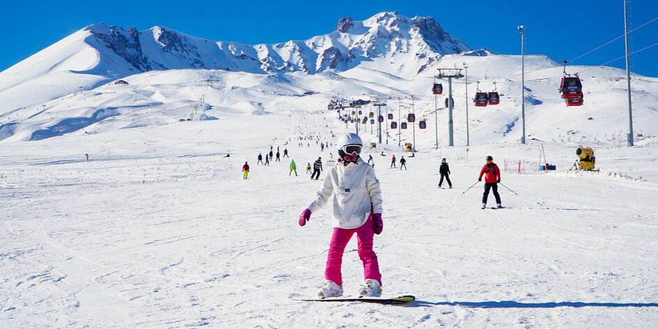 Lyžování v Turecku? Otestováno lyžařkou: svahy jako v Alpách, ceny příznivější
