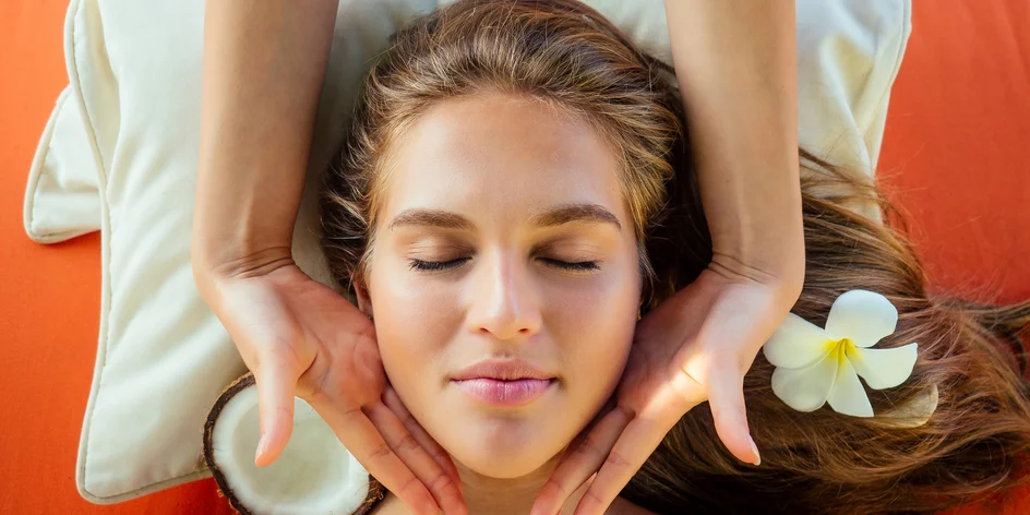 100 minut relaxace s masáží a osvěžující lázní nohou