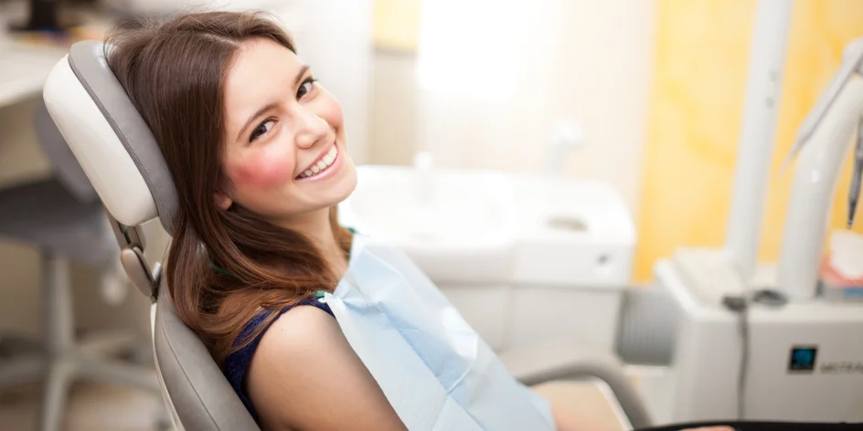 Dentální hygiena s airflow pro pacienty od 15 let a dospělé