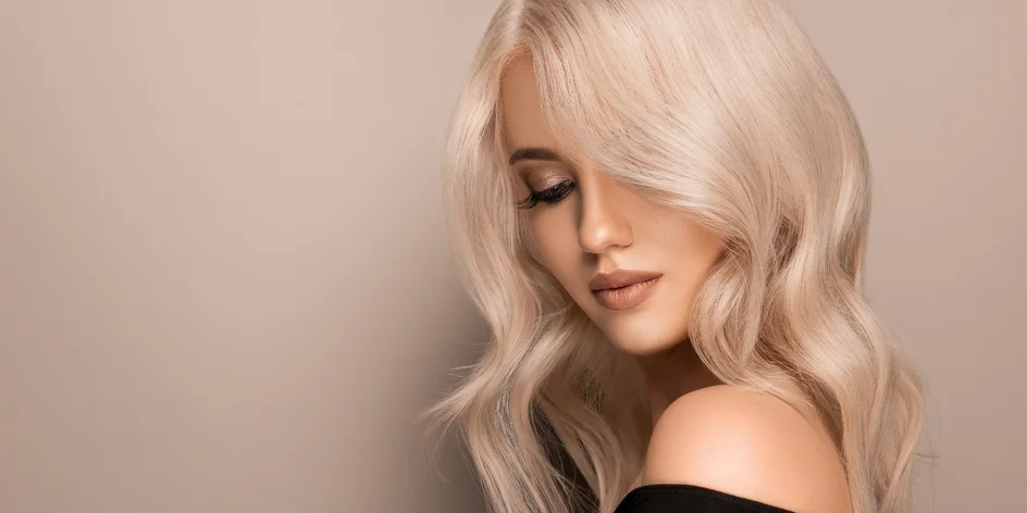 Střih s barvou, melírem i balayage vlasů