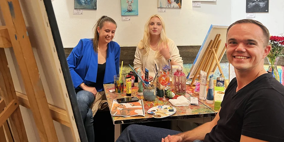 3hod. večerní kurz malování vč. sklenky vína pro 1–2