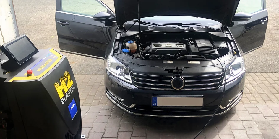 Dekarbonizace motoru vodíkem pro obnovení výkonu