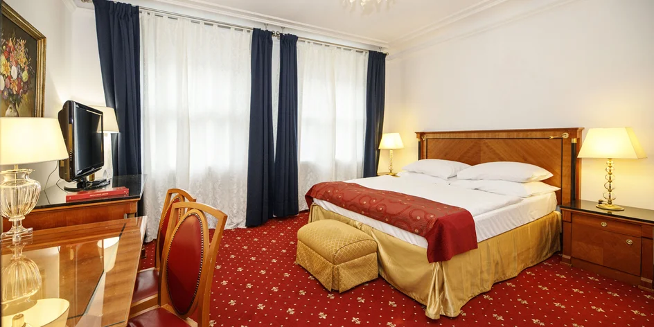 4* hotel se snídaní jen kousek od Karlova mostu