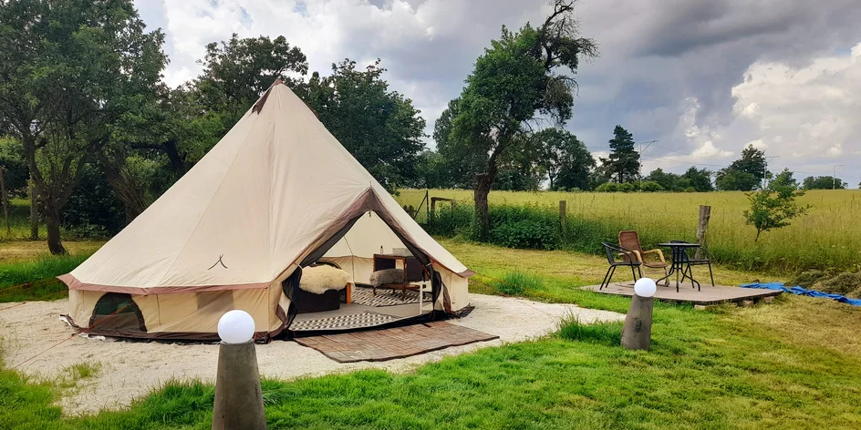Glamping u Bechyně: samota u lesa, bazén, klid