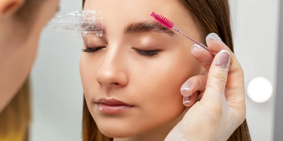 Laminace obočí vč. úpravy a barvení i lash lifting