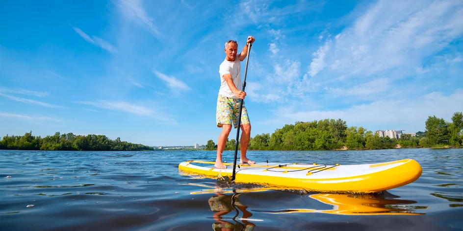 Léto s paddleboardem: Vyzkoušejte parádní zábavu u vody