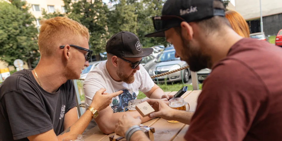 Tour de Beer či Tour de Wine: venkovní detektivní hra