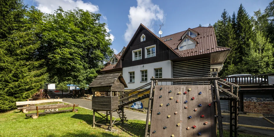 Malebná roubenka s polopenzí na okraji Harrachova