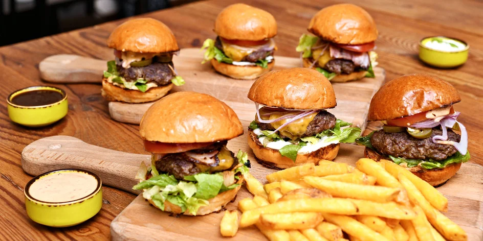 Degustační set miniburgerů i s lahví prosecca