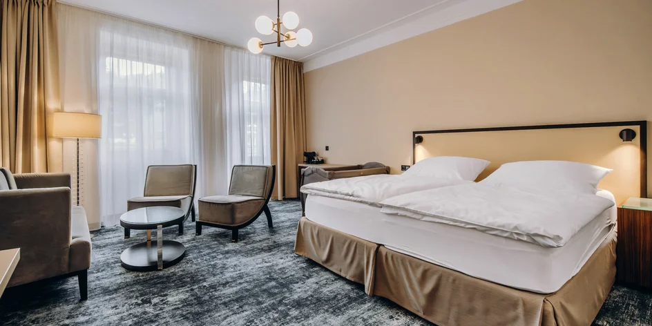 Karlovy Vary: snídaně, sleva na jídlo i jízda kočárem
