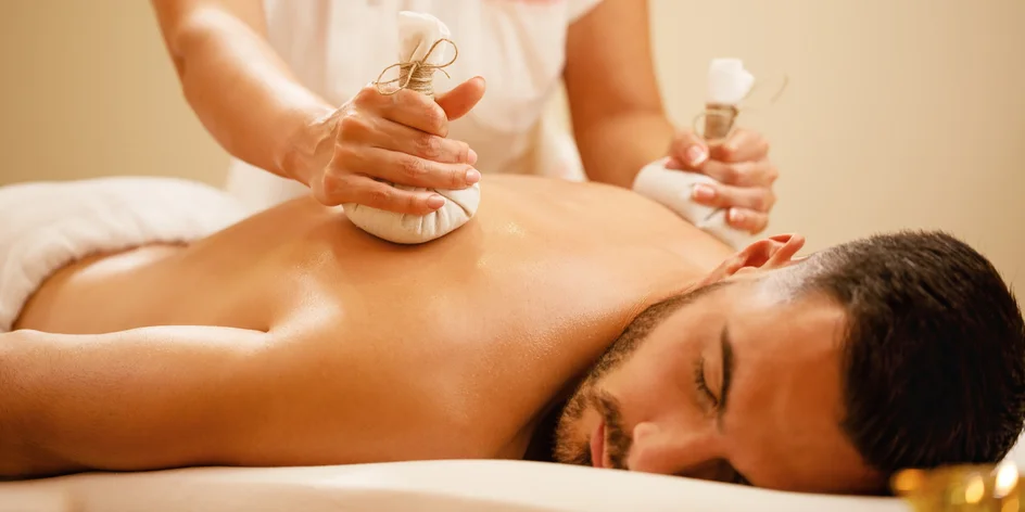 Masáž dle výběru: aroma, ájurvéda či bylinná masáž chodidel