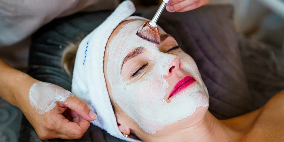 Hýčkání pro dámy: čištění pleti, lymfodrenáž i masáž