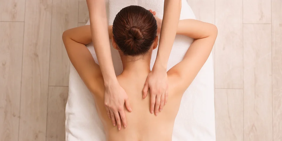 Relaxační terapie pro ženy: masáž a zábal pro uvolnění svalů