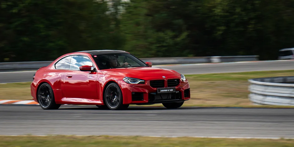 Jízda na závodním okruhu v novém BMW M2