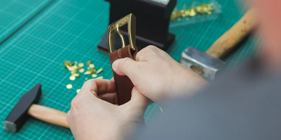 Zážitkový kurz výroby koženého pásku pro 1 osobu