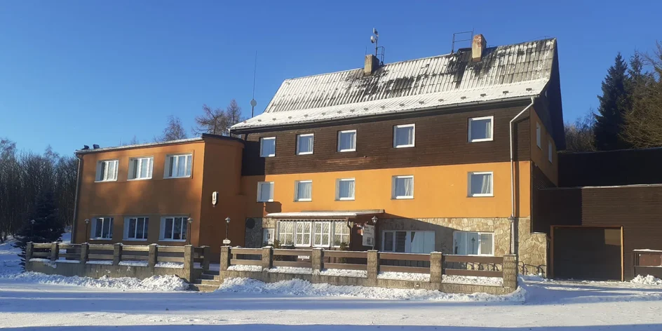 Krušné hory: horský hotel se stravou a saunou