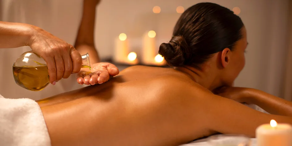 Relaxační olejová masáž zad a šíje: 30-60 min.