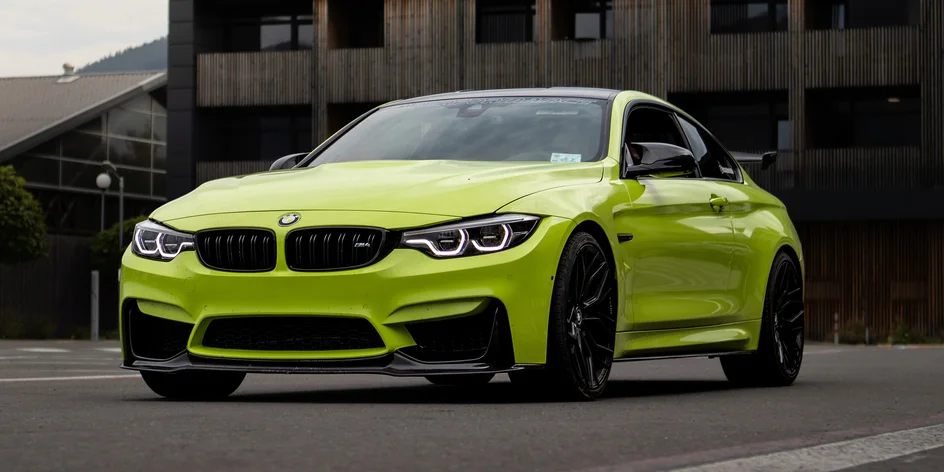 Řidič nebo spolujezdec v BMW M4 na 15 až 60 minut