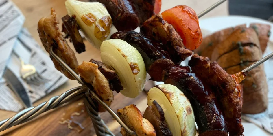 Čertovské vidle s masem v restauraci u Čertových skal