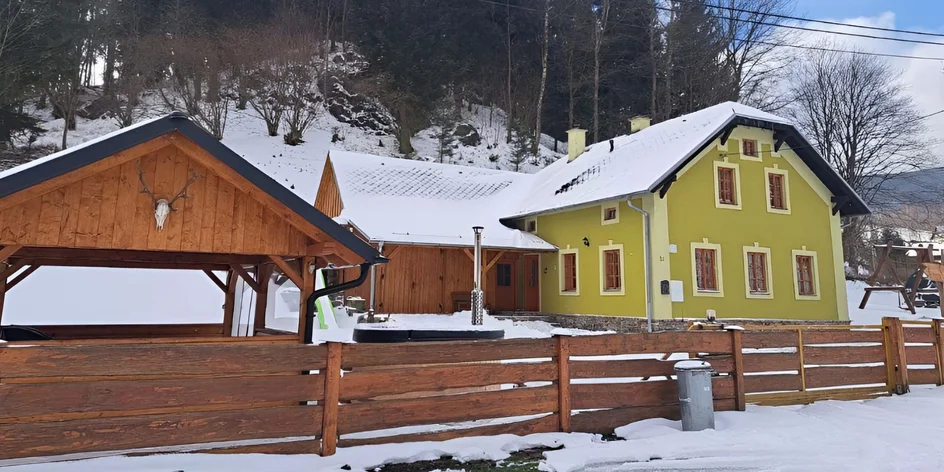 Chalupa se saunou pod Kralickým Sněžníkem