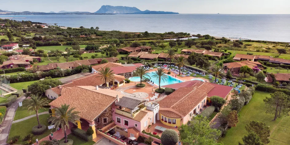 4* hotel na Sardinii s jídlem, letenkou a bazénem