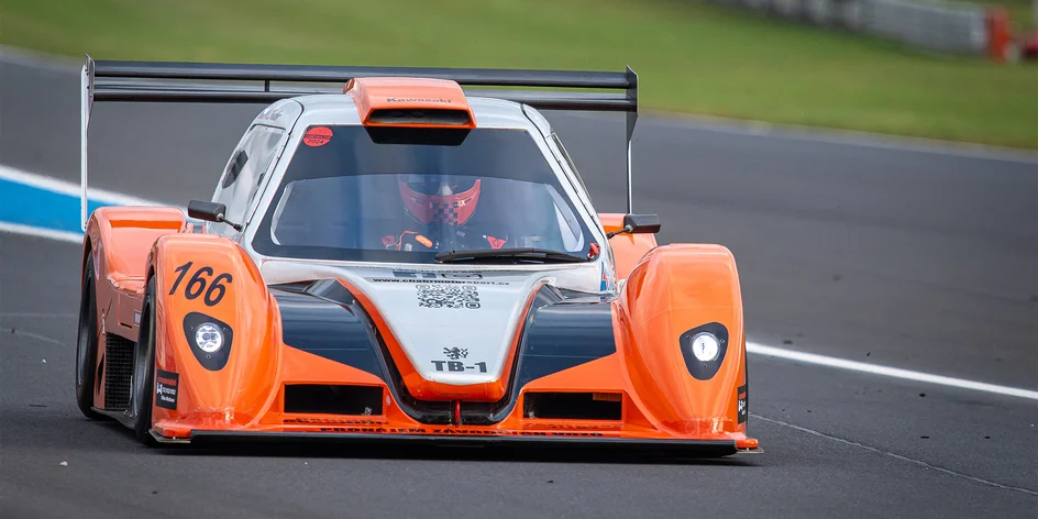 Dvě či šest kol spolujízdy v závodním prototypu TB-1