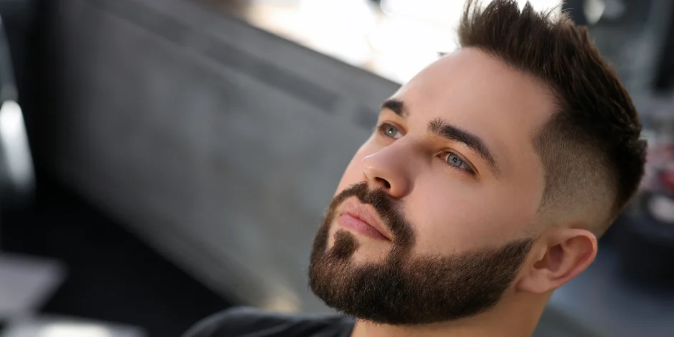 Služby barbera: střih fade či klasika s úpravou vousů