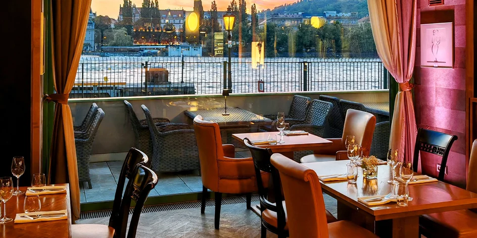 Otevřené vouchery na celé menu restaurace v Mánesu