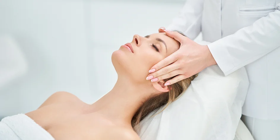 Kosmetická masáž či mikrodermabraze