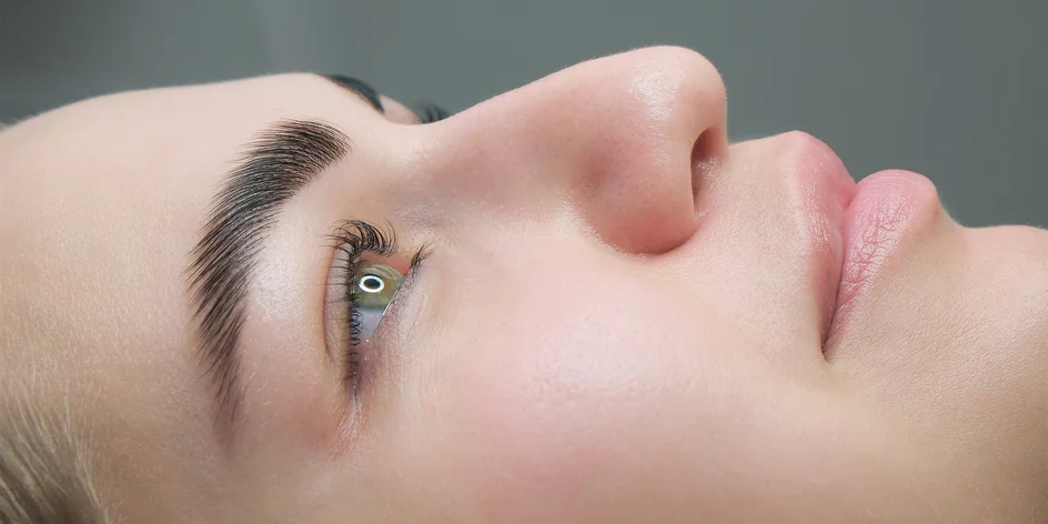 Barvení obočí i vč. laminace či lash lifting řas