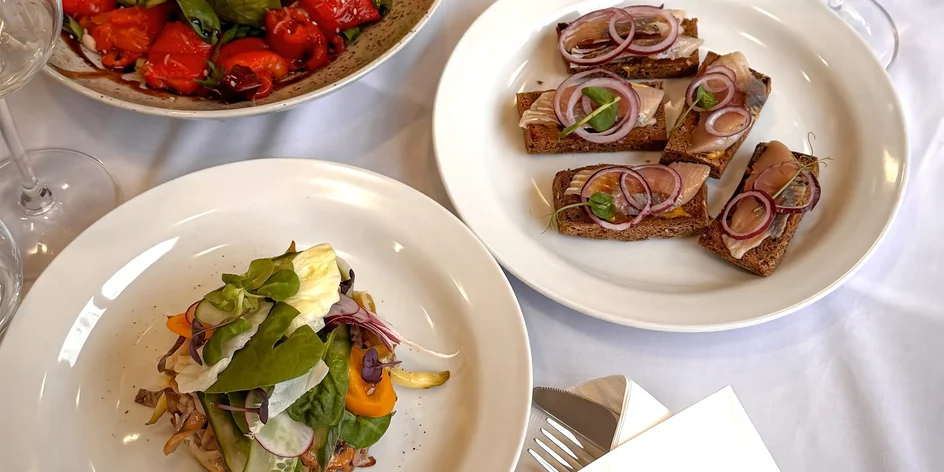 250–1 000 Kč do restaurace s českou a italskou kuchyní
