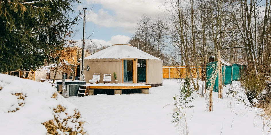 Moderní jurta v pastvinách: privátní sauna a vířivka