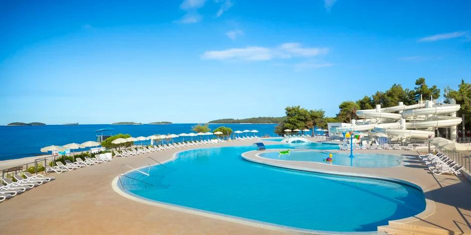 Istrie: hotel se stravou u pláže, bazény i 1 dítě zdarma