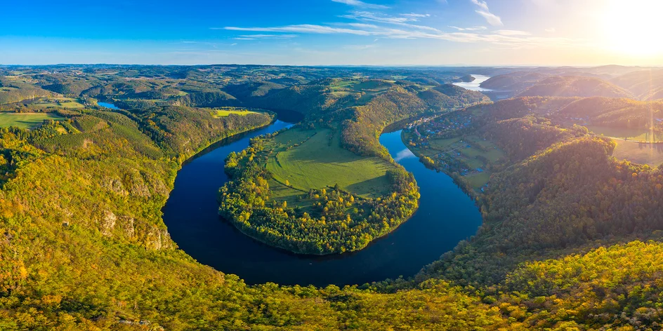 Sauna na řece, hod meteoritem i hledání pokladu: Co všechno zažijete u Vltavy?