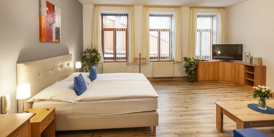 Penzion v Trutnově s jídlem i největší postelí v ČR