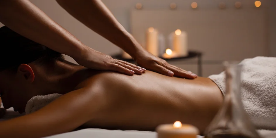 Zdravotní či relaxační masáž zad nebo lymfatická masáž nohou