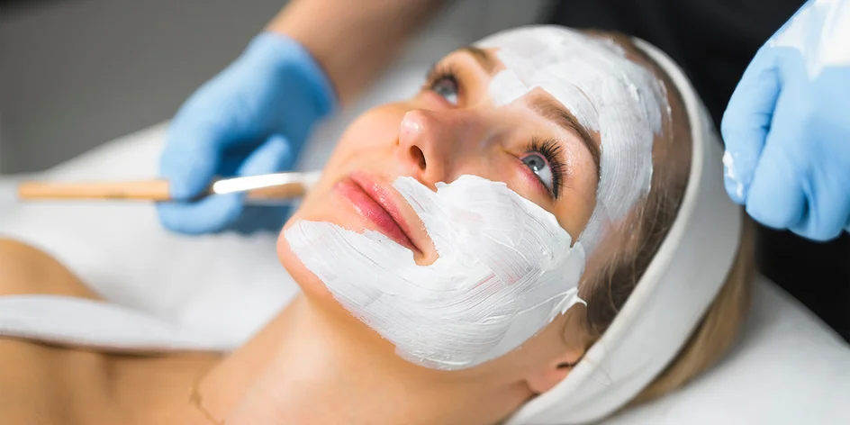 Hloubkové čištění, peeling, masáž i mikrojehličkování